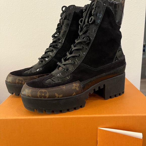 (SOLD) Louis Vuitton Suede Monogram Laureate Desert Boots - Picture 5 of 11